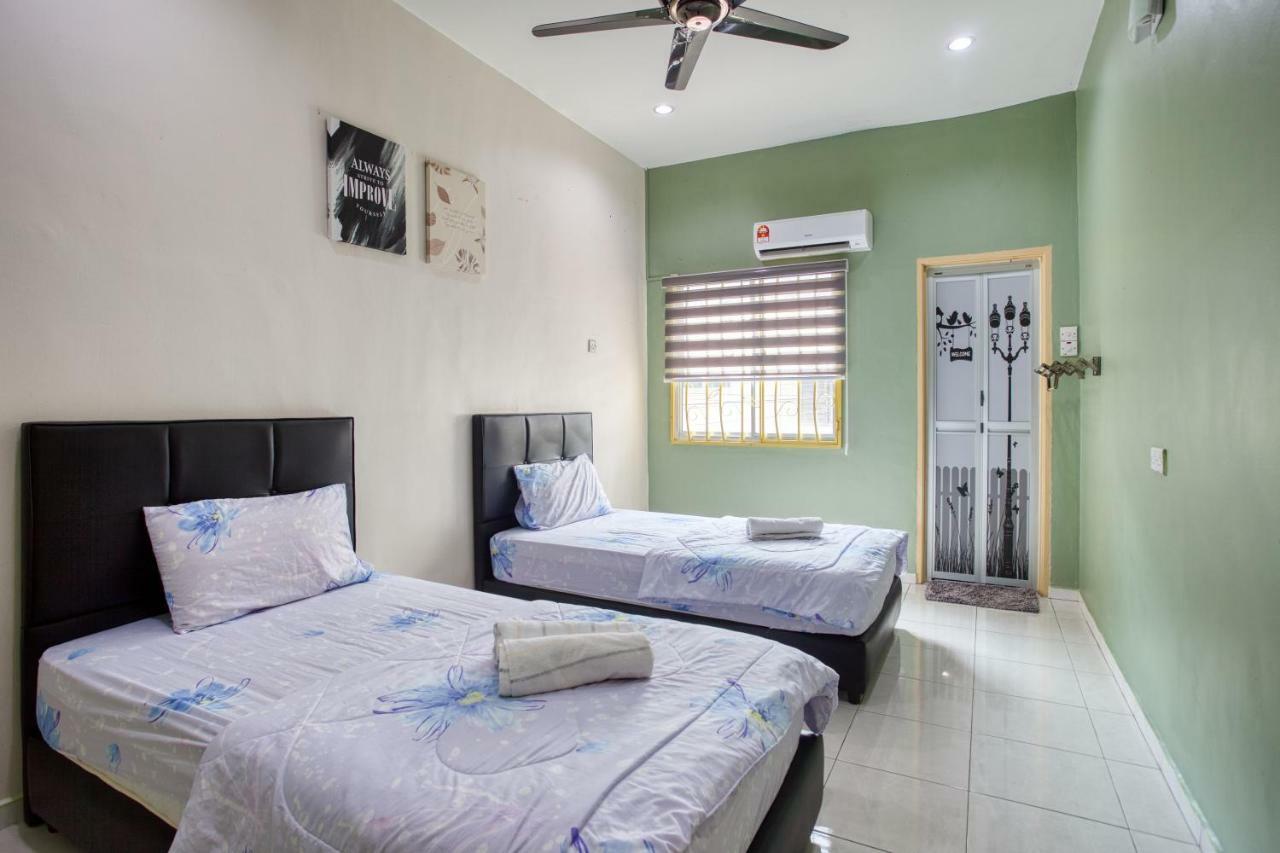 Gunung View Homestay 10 To 12 Pax Near Sunway Tambun Ipoh Dış mekan fotoğraf